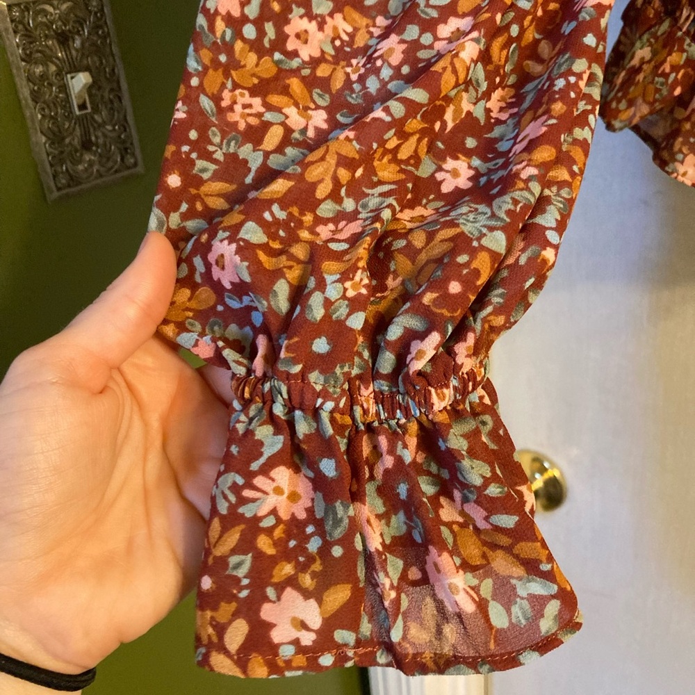 Floral Ruffle Blouse - Picture 5 of 5